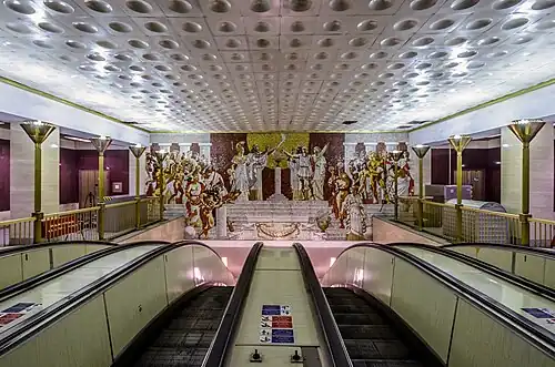 Эскалаторный спуск