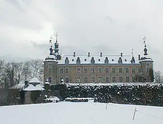 Вид замка зимой