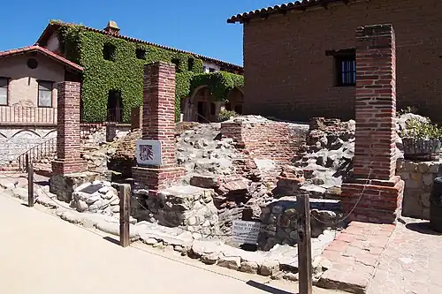 Развалины каталонской кузницы в Миссии Сан Хуан Капистрано, старейшей (1790ые) в Калифорнии.