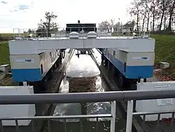 Вид сзади, щит поднят