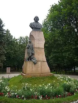 Памятник директору народных училищ И.Н. Ульянову на бывшем кладбище Покровского монастыря