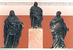 Скульптуры памятника в Лувре.