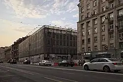 Здание в лесах и ширмах, 2016 год