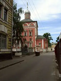 Храм Введения в Барашах (1701, колокольня 1737)(вид из Подсосенского переулка)