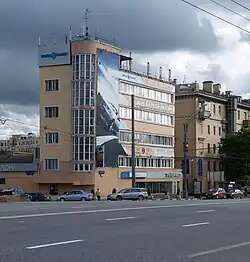 Начало Зацепского Вала: угол со Шлюзовой набережной. Вид от Малого Краснохолмского моста.