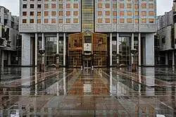 Центральный вход