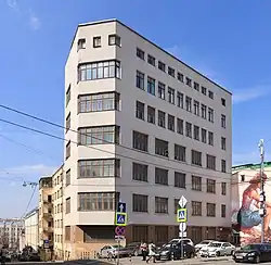 Фасад дома на пересечении Рождественки и Нижнего Кисельного переулка, 2017 год