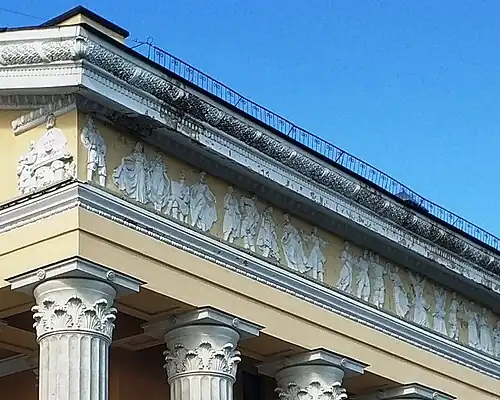 Барельефы на фризе