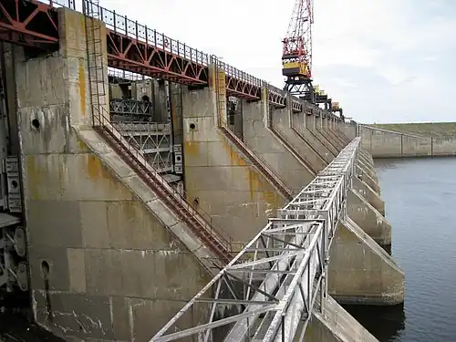 Водосливная плотина