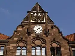 Фронтон главного фасада