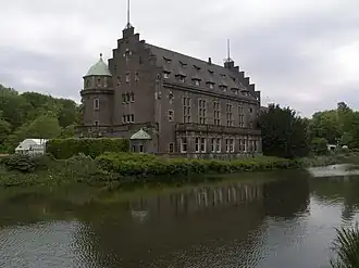 Господский дом (вид с западной стороны)