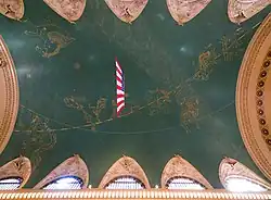 Плафон Главного зала, расписанный по рисункам Поля Эллё, — мотив Млечного Пути, пересекающего знаки зодиака (1912)