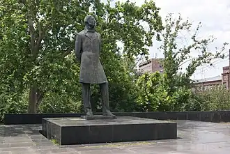 Памятник Микаэлу Налбандяну