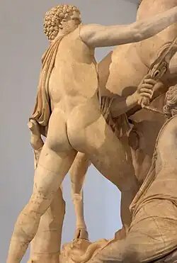 Деталь скульптурной группы.