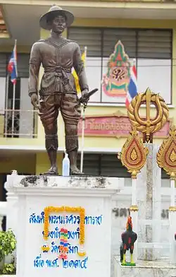 Памятник Наресуану в Ват-Пха-Мок в Ангтонге