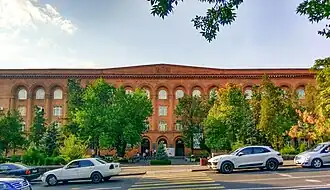 Главное здание университета