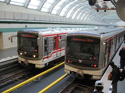 Поезда 81-71M на станции "Немоцнице Мотол", Прага