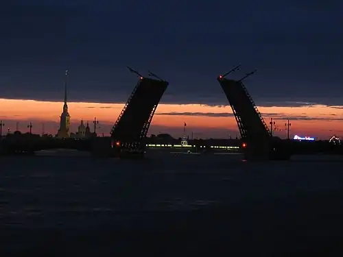 Дворцовый мост. Белая ночь.01:23, 13 июня 2003 года