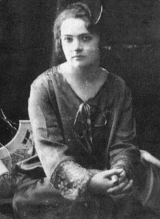 Фотография Невваре согласно книге Харуна Ачбы «Жёны султанов: 1839—1924»