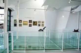 Экспозиция работ Ивана Кирковав Новом Болгарском университете (болг.),галерея УниАрт[болг.] (болг.)