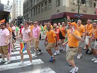 Хор гомосексуалов Нью-Йорка на Марше достоинства в 2009 году