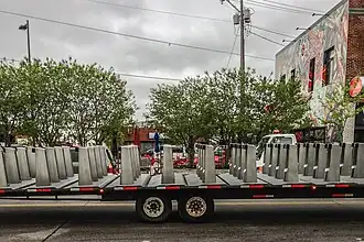 Перевозка станций. Фото 2013 года, снято на севере Миннеаполиса