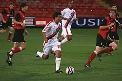 Карл в составе «Кристал Пэлас» в матче против «Фулхэма»