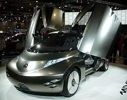 Вид спереди, двери открыты