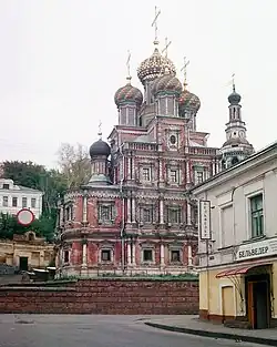 Вид на Рождественскую церковь до «евроремонта» (2000 год)