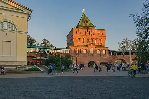 Он же, современное состояние. Между башней и стеной виден фрагмент крыльца, снесённого в 1950-е годы