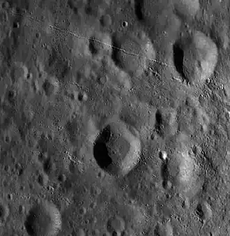 Снимок зонда Lunar Reconnaissance Orbiter. Кратер Марци немного ниже центра снимка.