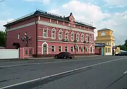 Крестьянская площадь, 2008 год.
Справа колокольня храма Сорока Севастийских мучеников до восстановления.