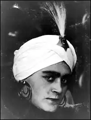 Лев Нусенбаум в восточном наряде