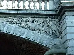 Барельефы на фасаде