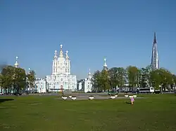 Вид на Смольный собор с площади Растрелли