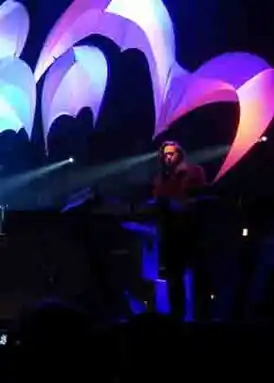 Оливер Уэйкман на сцене с группой Yes, 2008 год