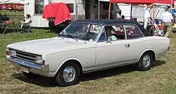 2-х дверный седан с виниловой крышей