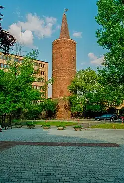 «Стражница» — башня династии Пястов, (ок. 1300)