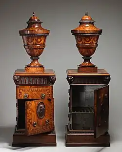 Две урны на пьедесталах. Ок. 1780. Красное дерево