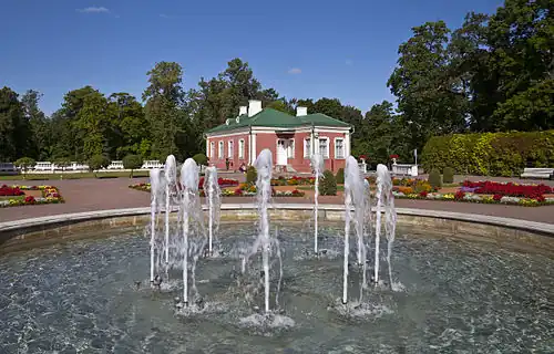 Один из флигелей дворца