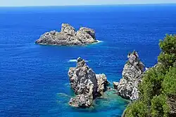 Скалы в море, Палеокастрица