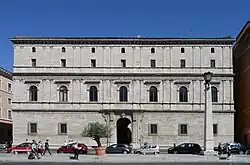 Палаццо Торлония. Между 1496 и 1507 гг. Главный фасад. Приписывается Д. Браманте. Рим