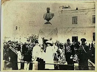 На открытие памятника П. Столыпину. Слева направо — А. А. Мотовилов, Симбирский губернатор А. Ключарёв, вдова Столыпина Ольга Борисовна, сын Аркадий и дочь Мария, в центре, городской голова Л. И. Афанасьев и полицмейстер Симбирска В. А. Пифиев.