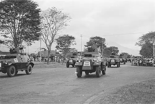 Marmon-Herrington из состава Королевской голландской Ост-Индской армии на параде в Бандунге, 1947 г.