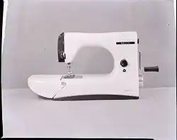 Швейная машина Mirella, дизайн Марчелло Низзоли (фото Паоло Монти)