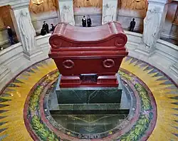 Надгробие Наполеону Бонапарту. Крипта собора Дома Инвалидов, Париж