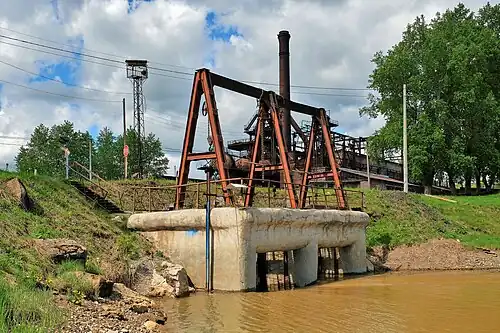 Плотина заводского пруда в 2020 году