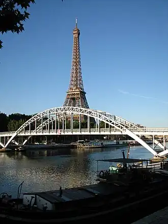 Мост Дебийи с Эйфелевой башней на заднем плане