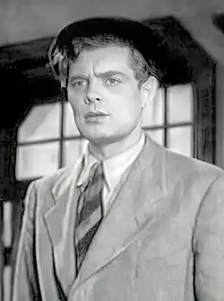 Павел Кадочников в фильме «Драгоценные зёрна» (1948)