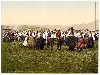 Боснийцы танцуют коло